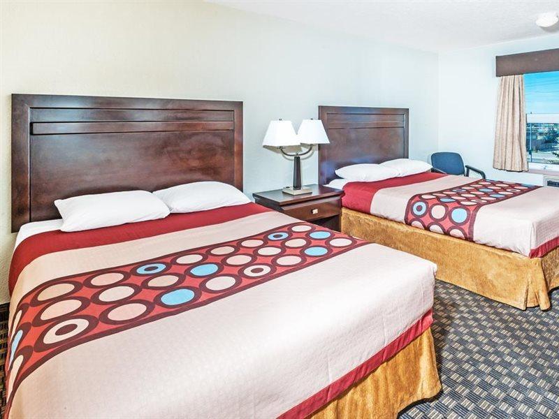 Super 8 By Wyndham Calgary/Airport Hotel Kültér fotó
