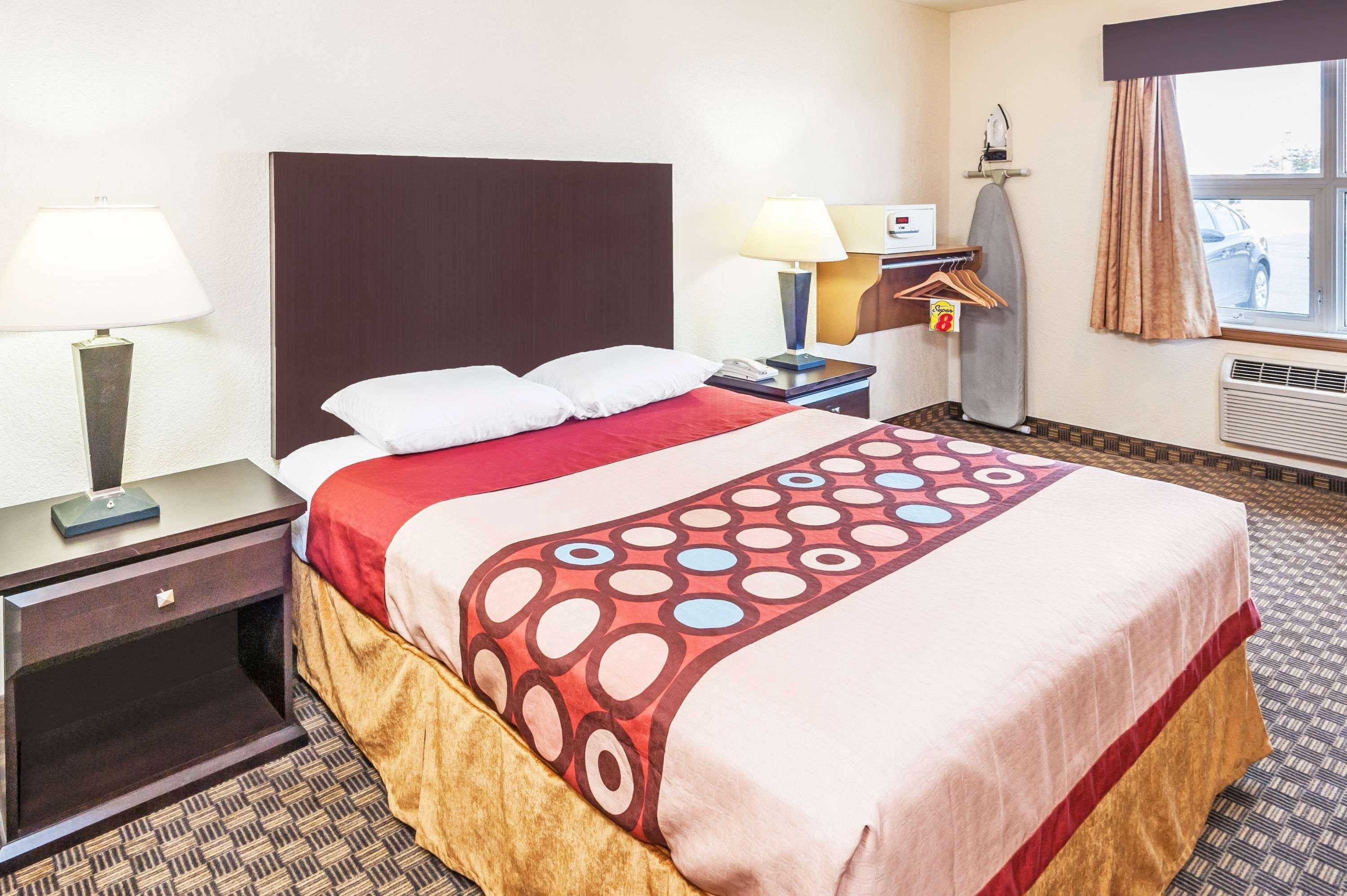 Super 8 By Wyndham Calgary/Airport Hotel Kültér fotó