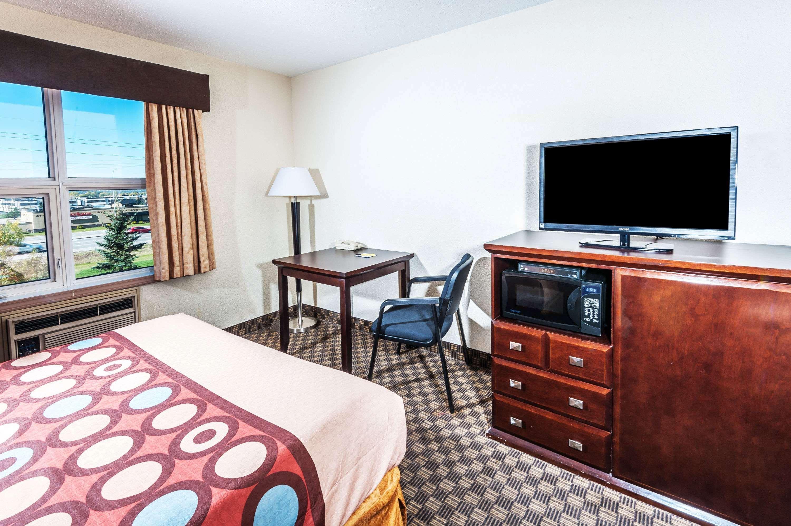 Super 8 By Wyndham Calgary/Airport Hotel Kültér fotó