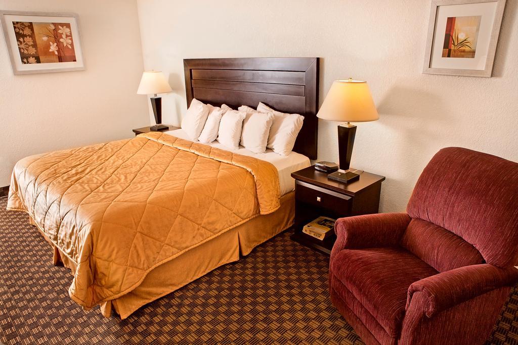 Super 8 By Wyndham Calgary/Airport Hotel Kültér fotó
