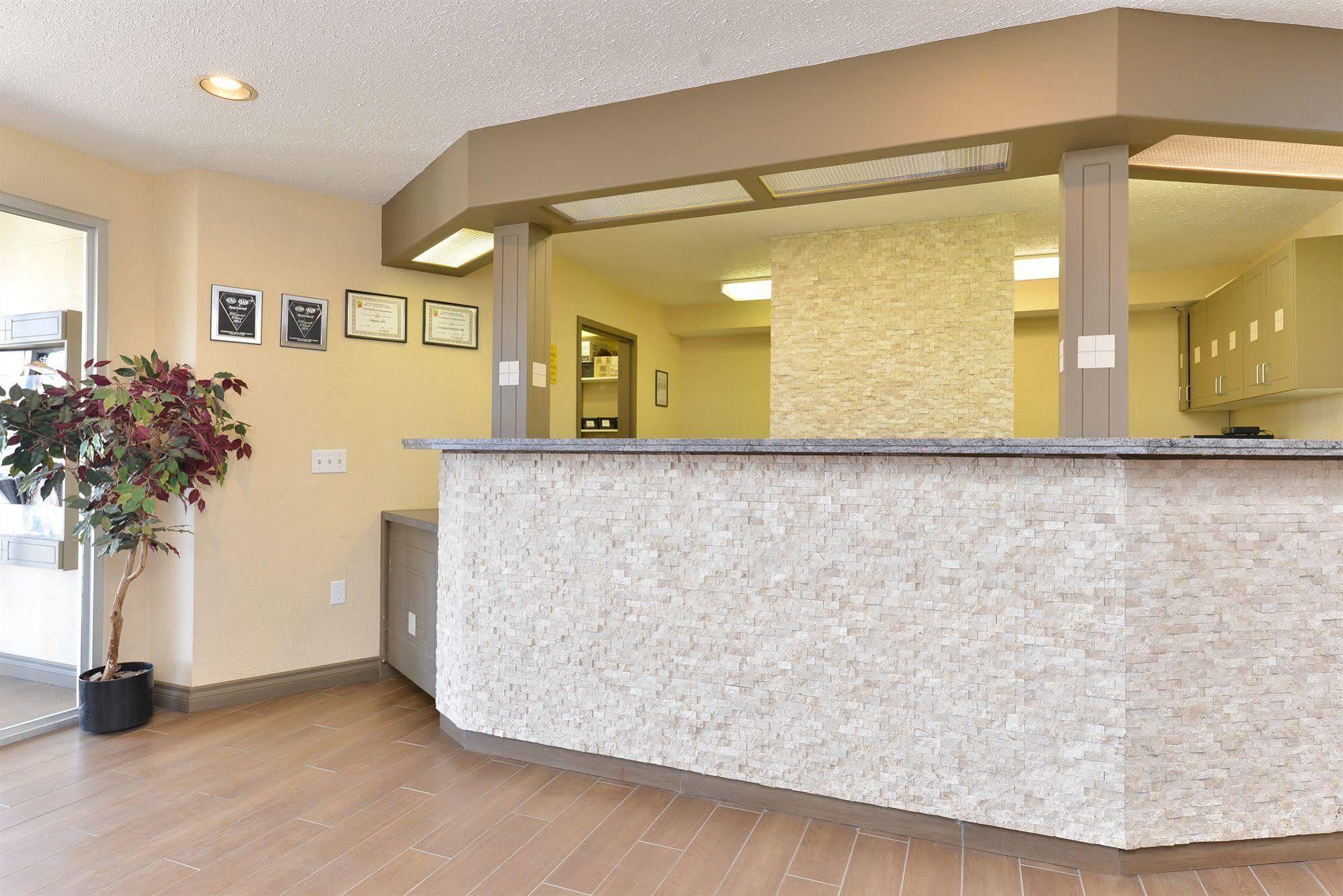 Super 8 By Wyndham Calgary/Airport Hotel Kültér fotó