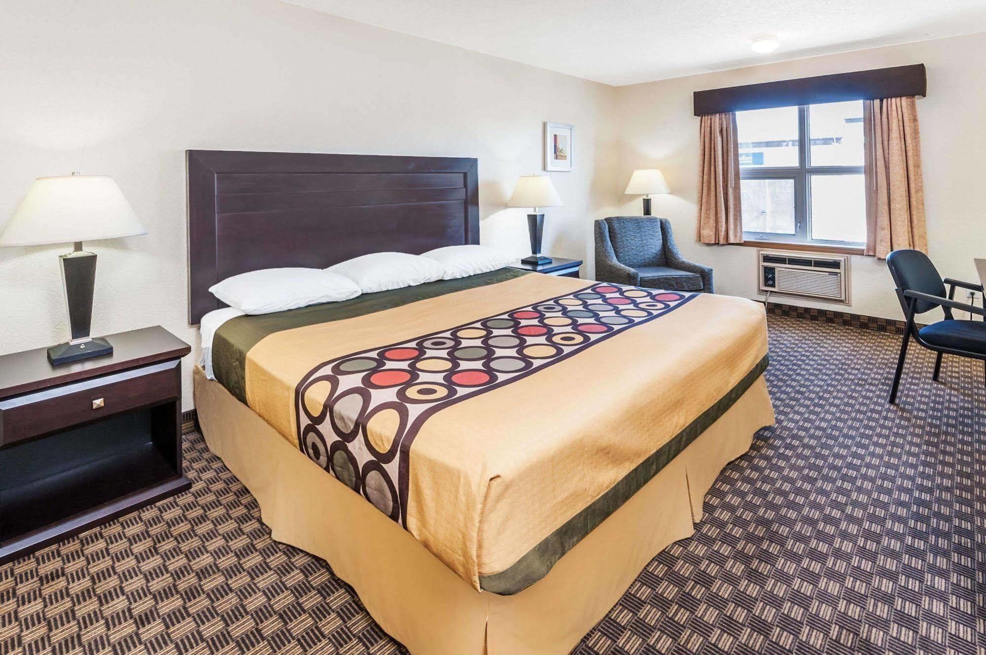 Super 8 By Wyndham Calgary/Airport Hotel Kültér fotó